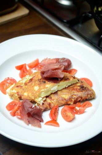 Omletă pufoasă cu brânză de capră