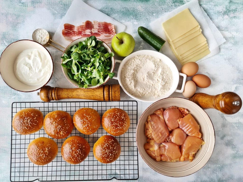 Ingrediente pentru sandwich cu pulpă de pui în crustă