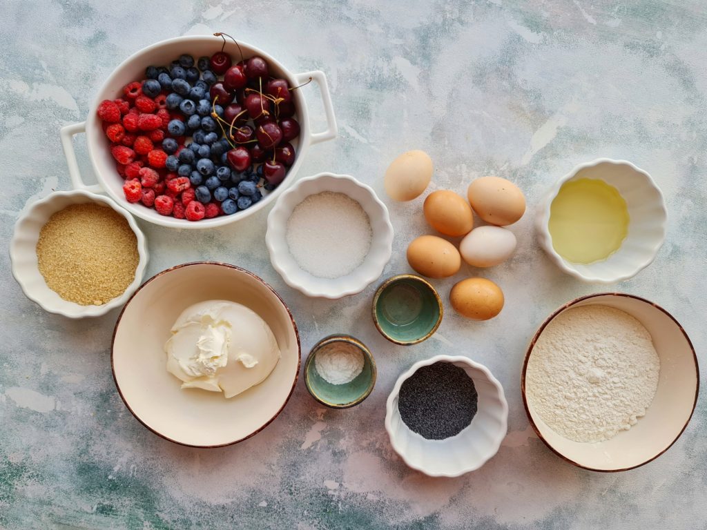 ingrediente pentru Chec cu cremă de mascarpone și fructe