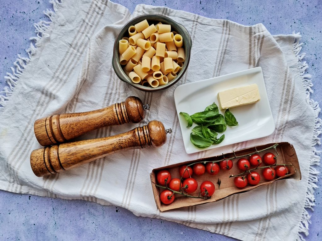 ingrediente pentru paste cu unt