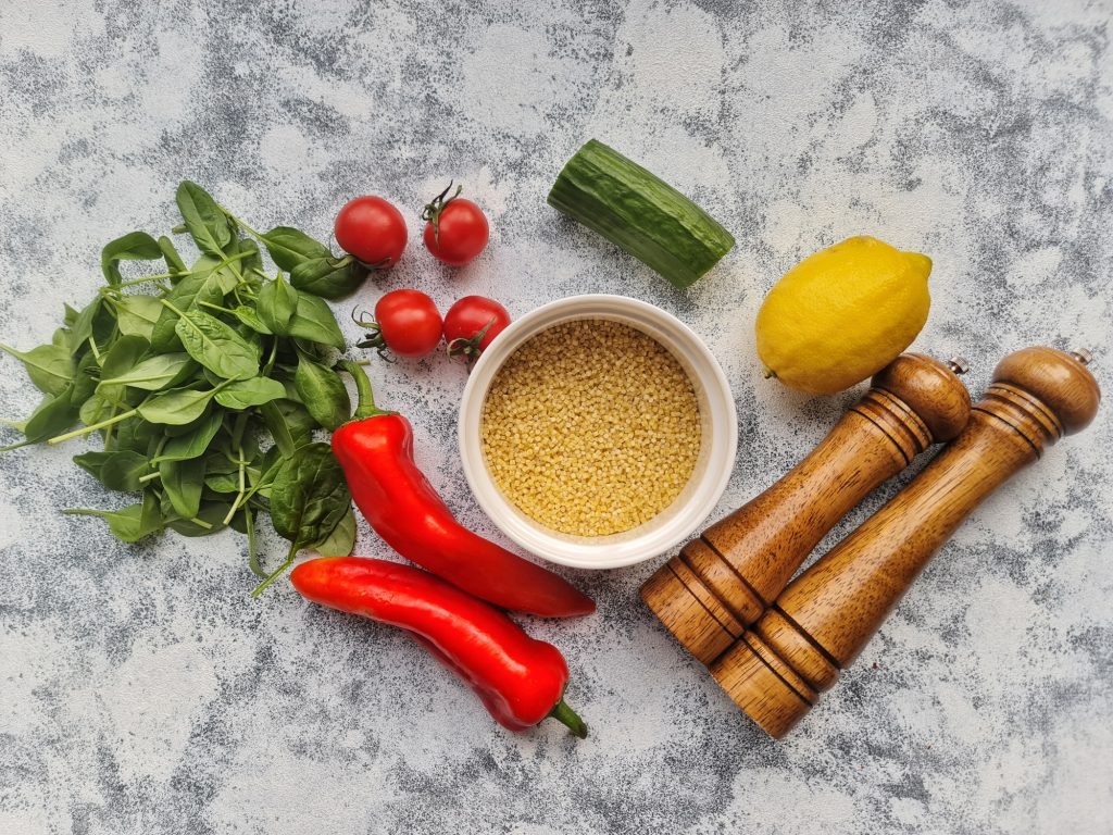 ingrediente pentru salată cu cușcuș